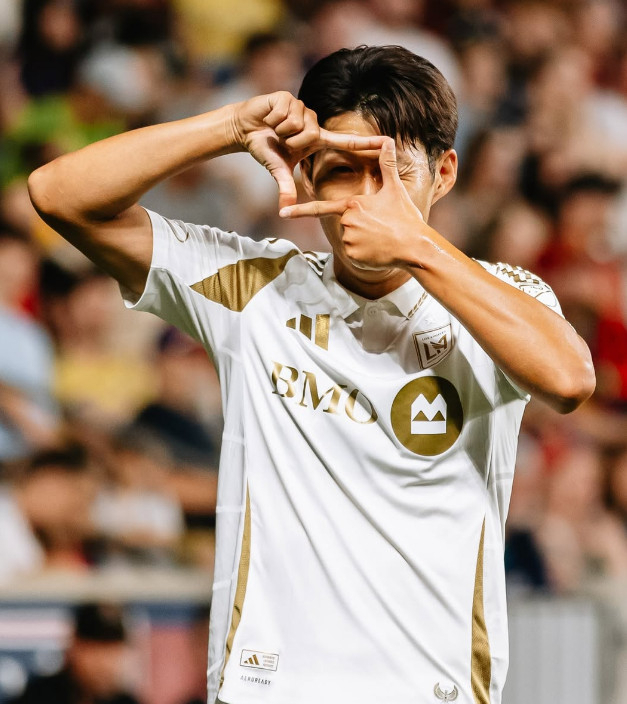 Son Heung-min muestra su «celebración con clic». /foto=Redes sociales oficiales (SNS) del LAFC