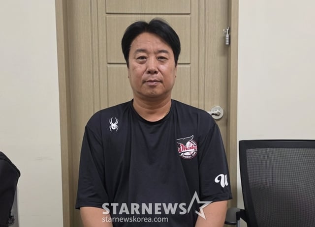 10일 롯데 자이언츠와 퓨처스리그 원정 경기를 앞두고 스타뉴스와 만난 장원진 감독. /사진=박수진 기자