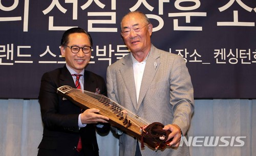 Jang Hoon (a la derecha). /foto=NEWSIS