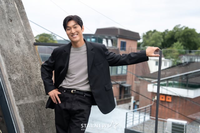 쿠팡플레이 '지금 불륜이 문제가 아닙니다'의 배우 김재철이 10일 진행된 라운드 인터뷰를 위해 포즈를 취하고 있다. /사진제공=쿠팡플레이 2026.09.10 /사진=이동훈 photoguy@