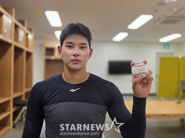Ha Hyun-seung de la Escuela Secundaria de Busan concedió una entrevista a StarNews tras finalizar un entrenamiento del equipo nacional de béisbol sub-18 de Corea que se celebró recientemente en el Campo de Béisbol Munsu, Ulsan. /Foto=reportero Kim Dong-yoon