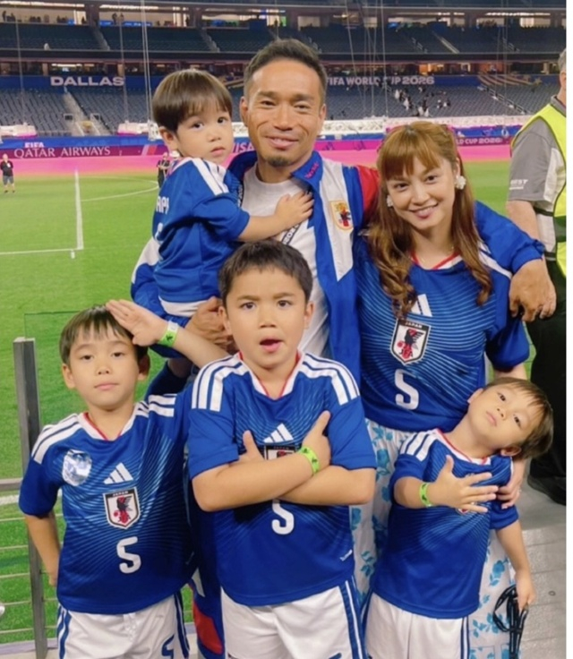 長友佑都の家族たち。 /写真=平愛梨SNS