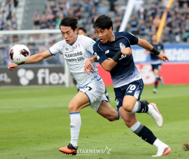An Ju-hwan (on the right) attempts a breakthrough. /Photo=Senior reporter Kang Young-jo