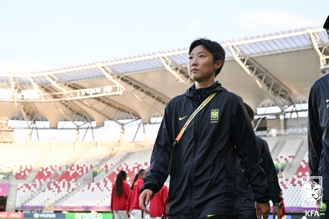 El entrenador Park Yoon-jung, quien ha guiado al equipo femenino sub-20 de Corea a los octavos de final de la Copa Mundial Femenina FIFA Sub-20 en dos ocasiones consecutivas. /Foto=Proporcionado por la Federación Coreana de Fútbol