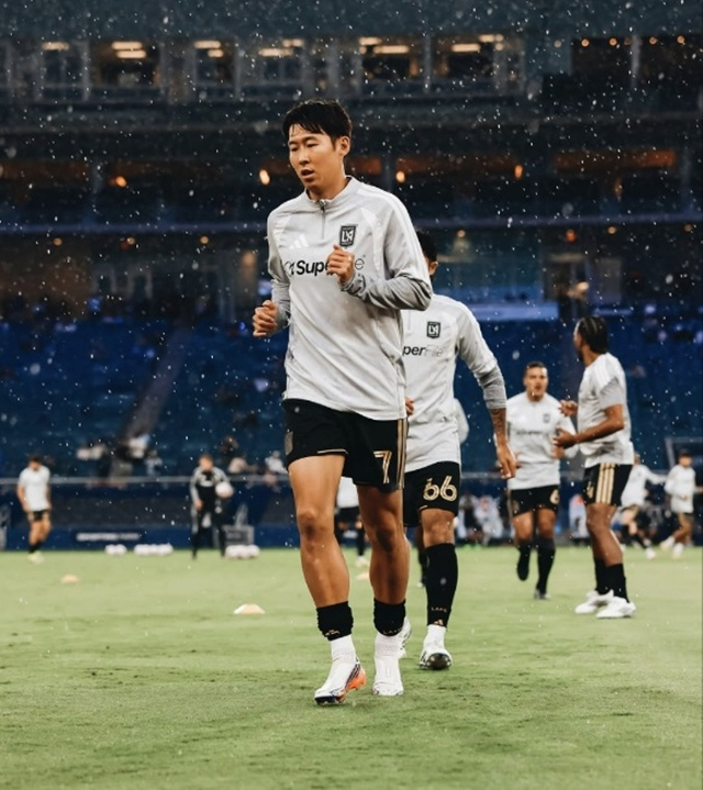 경기 전 몸을 푸는 손흥민. /사진=LAFC SNS