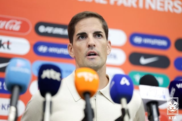 サッカー韓国代表のロバート·モレノ臨時監督。 /写真=大韓サッカー協会提供
