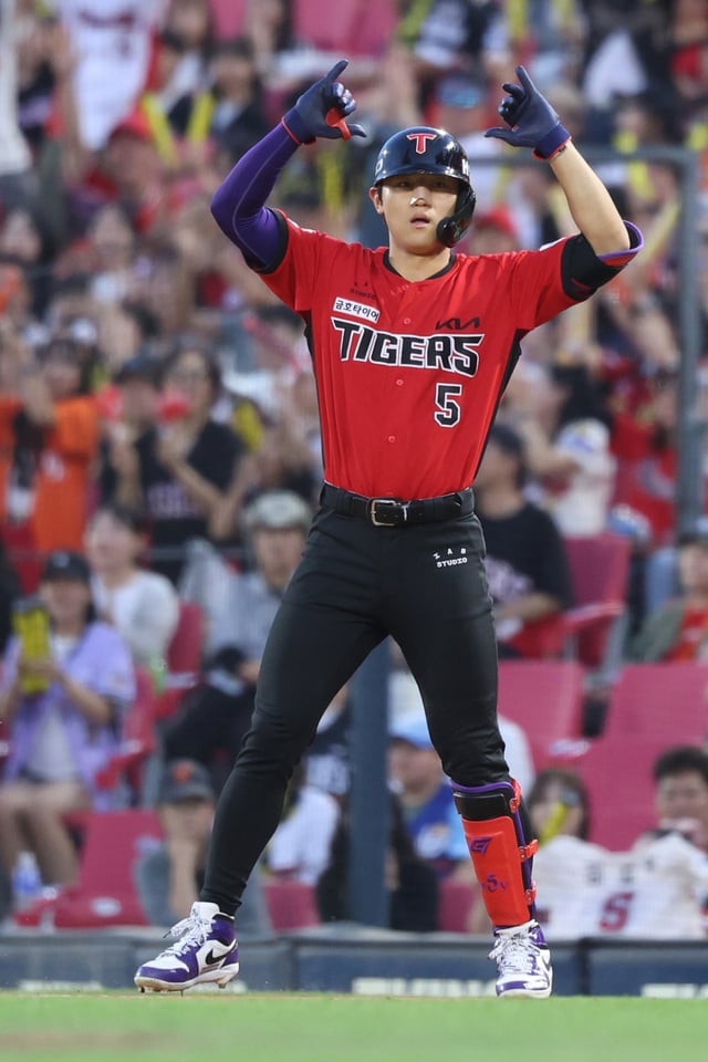 El 13, en el Gwangju-KIA Champions Field, los KIA Tigers y los Hanwha Eagles se enfrentaron. Imagen del infielder Kim Do-young de los KIA Tigers. /foto=Proporcionado por KIA Tigers
