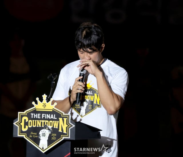 Hwang Jae-gyun bids farewell to head coach Lee Kang-cheol and KT players at a retirement ceremony held after the Lotte game on the 13th. The 2026 KBO League match between KT Wiz and Lotte Giants, held at Suwon KT Wiz Park on the 13th, was accompanied by Hwang Jae-gyun's retirement ceremony. A regular third baseman for KT who announced his retirement last year, Hwang was registered as a special guest for the day's event. September 13, 2026. /Photo=Senior reporter Kang Young-jo