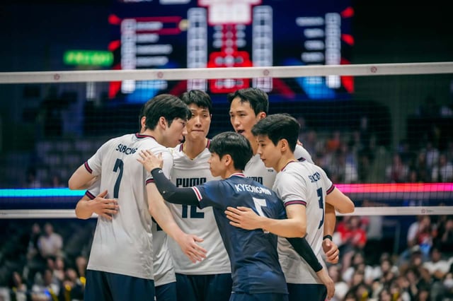 13일 일본 후쿠오카현 기타큐슈시립 종합체육관에서 열린 대회 3위 결정전 한국과 호주의 경기에서 기뻐하고 있는 한국 대표팀 선수들. /사진=국제배구연맹(FIVB) 제공