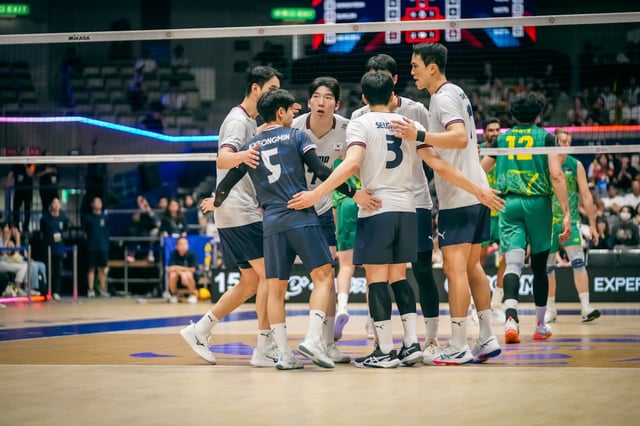 13일 일본 후쿠오카현 기타큐슈시립 종합체육관에서 열린 대회 3위 결정전 한국과 호주의 경기에서 기뻐하고 있는 한국 대표팀 선수들. /사진=국제배구연맹(FIVB) 제공