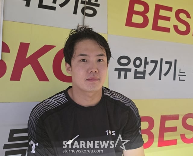 13일 삼성 라이온즈전에서 승리 투수가 된 임찬규가 인터뷰에 앞서 촬영에 임하고 있다. /사진=박수진 기자