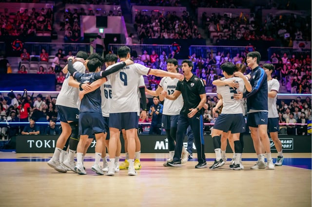13일 일본 후쿠오카현 기타큐슈 시립체육관에서 열린 2026 아시아선수권대회 3위 결정전에서 호주에 역전승을 거두고 2027 국제배구연맹(FIVB) 남자 월드컵 출전권을 획득한 남자배구 대표팀. /사진=국제배구연맹(FIVB) 제공