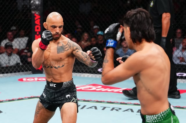 제앙 실바(왼쪽)와 호세 델가도의 경기 중. /사진=UFC 공식 제공