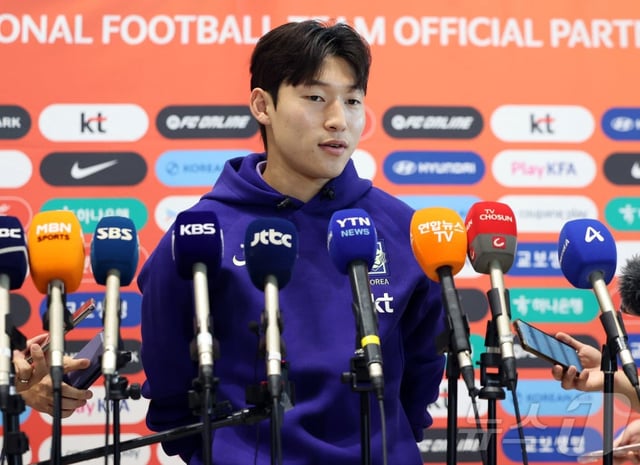 Bae Jun-ho del equipo nacional de fútbol de la República de Corea que participará en la Copa Mundial de la FIFA 2026 en Norteamérica, Centroamérica y el Caribe, sostiene una entrevista con periodistas antes de partir hacia Salt Lake City (Utah, EE. UU.), donde se instalará el campamento previo, el día 18 en el segundo terminal del Aeropuerto Internacional de Incheon. /Foto=NEWS1