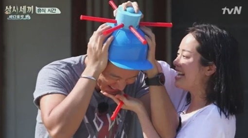 왼쪽부터 이서진, 한지민 /사진=tvN '삼시세끼 바다목장 편'