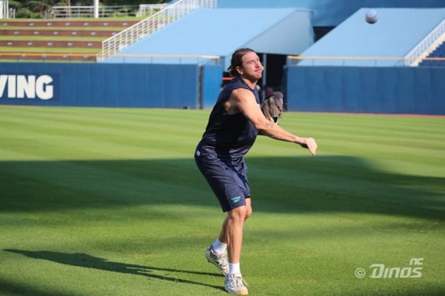 NC Dinos' new foreign pitcher Mike Cleavinger warmed up at Changwon NC Park on the 14th. /Photo=NC Dinos provided