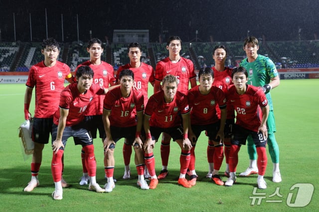 15일 오후 7시 30분 일본 나고야 미즈호 럭비 경기장에서 열린 2026 아이치·나고야 아시안게임 남자 축구 조별리그 D조 1차전에 나선 베스트 11. /사진=뉴스1