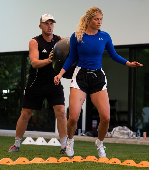 Hannah White (right). /Photo=Hannah White SNS