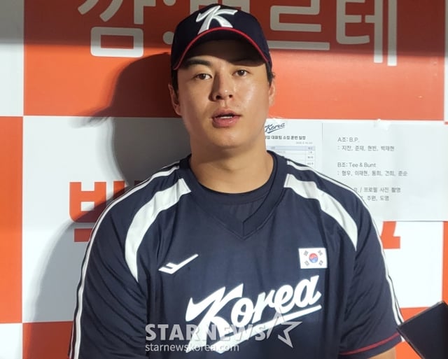 Baseball national team captain Noh Si-hwan gave an interview after finishing training with the national team at Gocheok Sky Dome on the 16th. /Photo=Reporter An Ho-geun