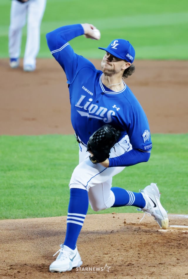 Samsung right-hander Feddeck started and pitched effectively during the September 4, 2026, KBO League match between Samsung Lions and LG Twins at Jamsil Baseball Stadium after four days of rest. 2026.09.04. /Photo=Senior reporter Kang Young-jo cameratalks@