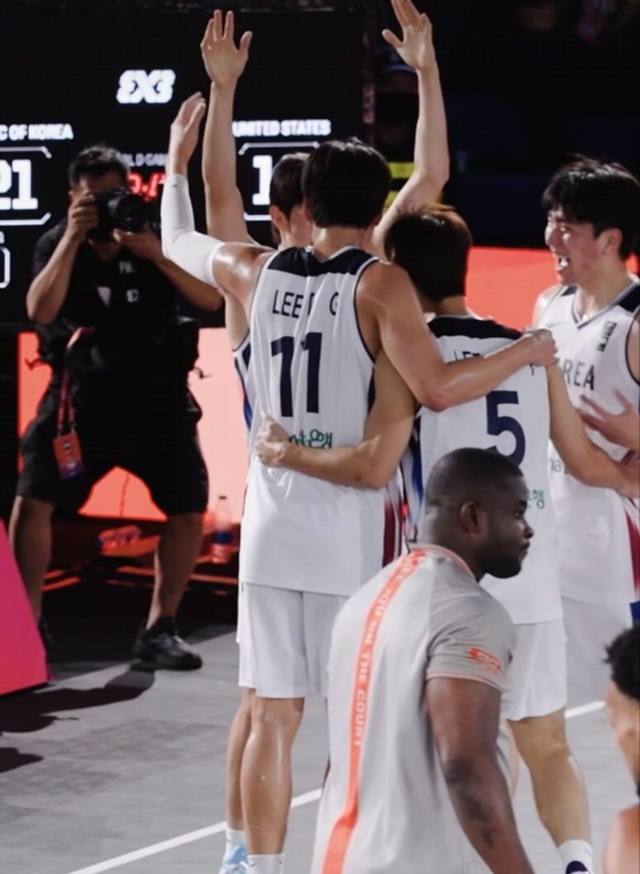 喜ぶ韓国3X3バスケットボール代表チーム。 /写真=FIBA