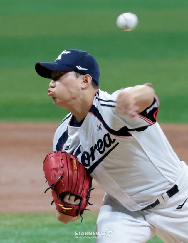 棒球代表队左投手裵灿升于17日在高尺天空巨蛋举行的2026爱知·名古屋亚运会棒球代表队与尚武的评估赛中,于第三局上半登板投球。/图片=姜英祚 (Kang Young-jo) 高级记者