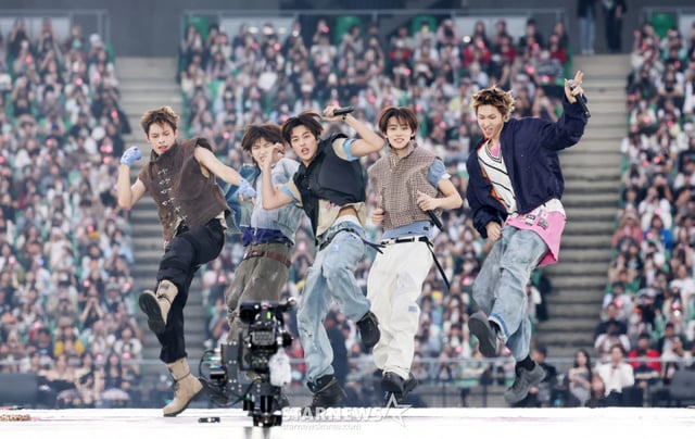 그룹 코르티스가 6일 가오슝 내셔널 스타디움에서 진행된 스타뉴스 주최 '10주년 아시아 아티스트 어워즈 2025(10th Anniversary Asia Artist Awards 2025, '10주년 AAA 2025')에서 멋진 무대를 선보이고 있다. /2025.12.06 /사진=김휘선 hwijpg@