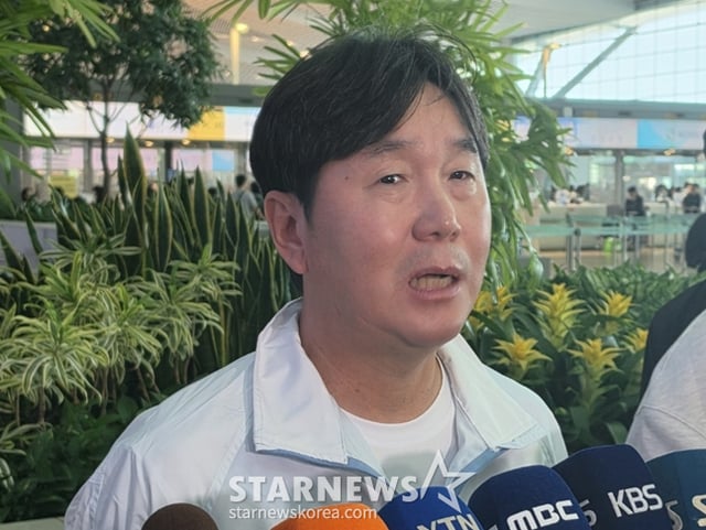 18일 일본으로 출국하는 류지현 야구대표팀 감독. /사진=박수진 기자