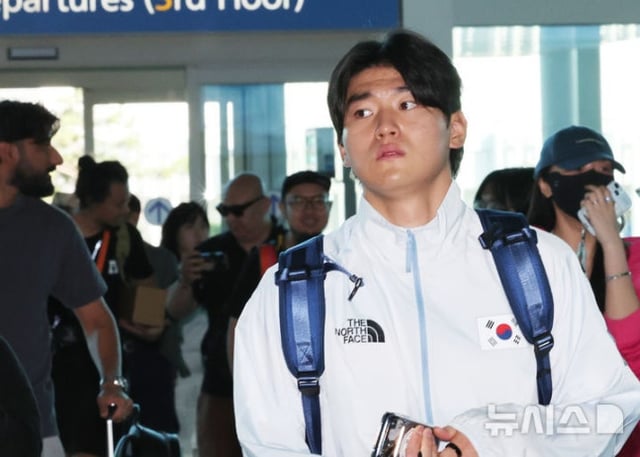 출국장에 나서는 김도영. /사진=뉴시스