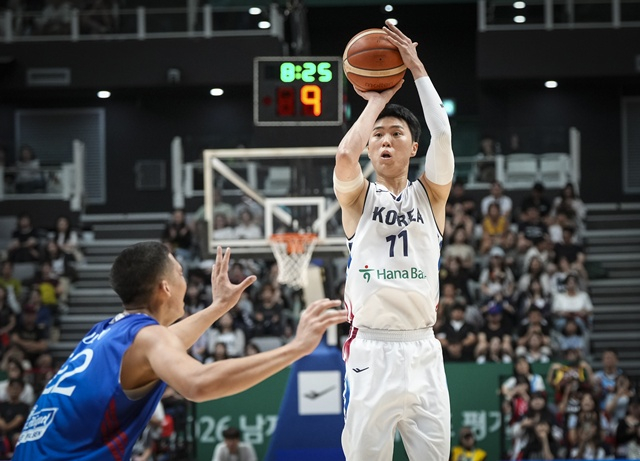 Lee Woo-seok (right). /Photo=Korea Basketball Association provided