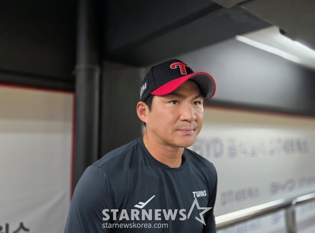 LG's Oh Ji-hwan gave an interview to reporters after leading his team to victory in the the 18th game against KT in Suwon. /Photo=Reporter Kim Dong-yoon