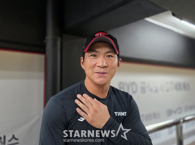 LG's Oh Ji-hwan gave an interview to reporters after leading his team to victory in the the 18th game against KT in Suwon. /Photo=Reporter Kim Dong-yoon
