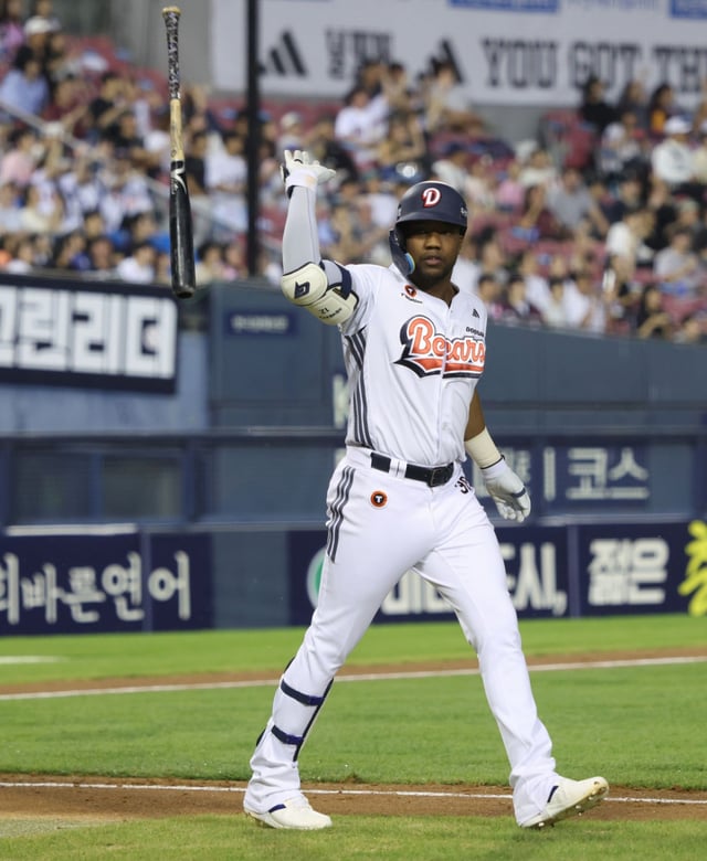 The game between Doosan Bears and Kiwoom Heroes held on the 18th at Seoul Jamsil Baseball Stadium. Doosan's Severino is performing a celebration after hitting a solo home run in the bottom of the 2nd inning. /Photo=Doosan Bears provided