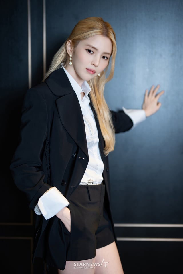 영화 '인턴'의 주연배우 한소희가 8일 진행된 라운드 인터뷰를 위해 포즈를 취하고 있다. /사진제공=워너브러더스 코리아 2026.09.08 /사진=이동훈 photoguy@