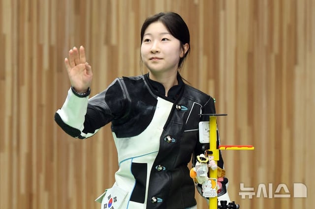 South Korea's shooting team member Ban Hyo-jin won the bronze medal in the women's 10m air rifle individual final at the 2026 Aichi-Nagoya Asian Games held on the 20th at the General Shooting Range in Aichi Prefecture, Japan. /Photo=NEWSIS