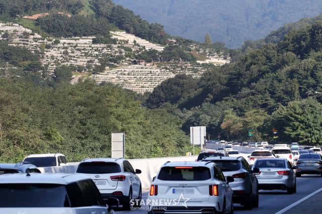 (Chilgok=NEWS1) Reporter Gong Jeong-sik = On the morning of the 13th, vehicles carrying grave-visitors and leisure travelers were moving slowly near Dabul Tunnel on the Jungang Expressway in Chilgok County, Gyeongsangbuk-do, heading toward Chuncheon. Around 7 a.m., severe traffic congestion exceeding 7 kilometers occurred between Dongmyeong-dong Interchange and Dabul Tunnel in Chilgok County. 2026.9.13/NEWS1 Copyright © NEWS1. All rights reserved. Unauthorized reproduction, redistribution, or use for AI training is prohibited. /Photo=NEWS1) Reporter Gong Jeong-sik