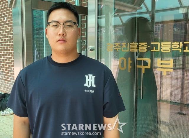 광주진흥고 김민훈이 광주진흥고에서 스타뉴스와 만나 인터뷰를 하고 있다. /사진=안호근 기자