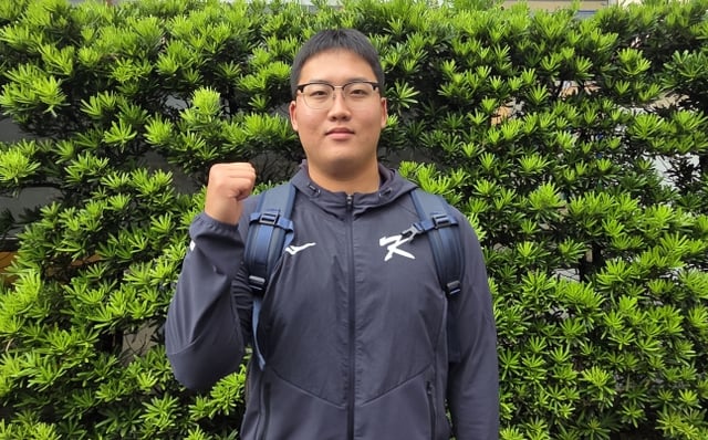 진흥고 김민훈이 지난 11일 일본과 제14회 아시아청소년야구선수권 슈퍼라운드 첫 경기에서 승리를 이끌고 포즈를 취하고 있다. /사진=공동취재단