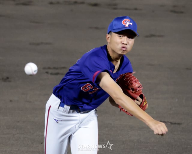 El lanzador abridor taiwanés Lin Yi-wei se desempeñó con gran esfuerzo como titular en el partido de la fase de grupos de los Juegos Asiáticos de Aichi-Nagoya 2026 entre Corea del Sur y Taiwán, que se celebró el día 21 en el estadio de ciudadanos de Okazaki, prefectura de Aichi. 2026.09.21./foto=reportero sénior Kang Young-jo