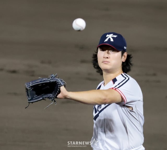 야구대표팀 우완투수 곽빈이 21일 아이치현 오카자키 시민구장에서 열리는 2026 아이치·나고야 아시안게임 야구 조별리그 대한민국과 대만경기에서 선발로 나와 역투하고 있다. 2026.09.21 /사진=강영조 cameratalks@
