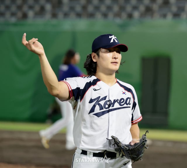 야구대표팀 선발투수 곽빈이 21일 아이치현 오카자키 시민구장에서 열리는 2026 아이치·나고야 아시안게임 야구 조별리그 대한민국과 대만경기에서 6회초 수비도 무실점으로 이어가고 있다. 2026.09.21. /사진=강영조 cameratalks@