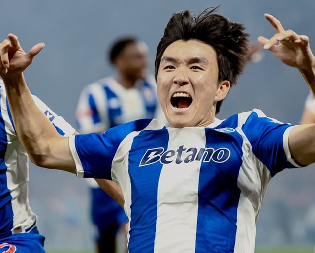 A happy Hwang In-beom. /Photo=FC Porto official SNS