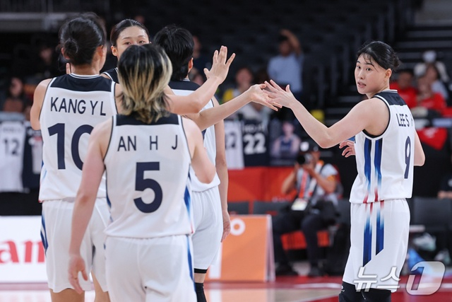 The South Korean Yeo Ja-nong-gu (CEO) team. /Photo=NEWS1 provided