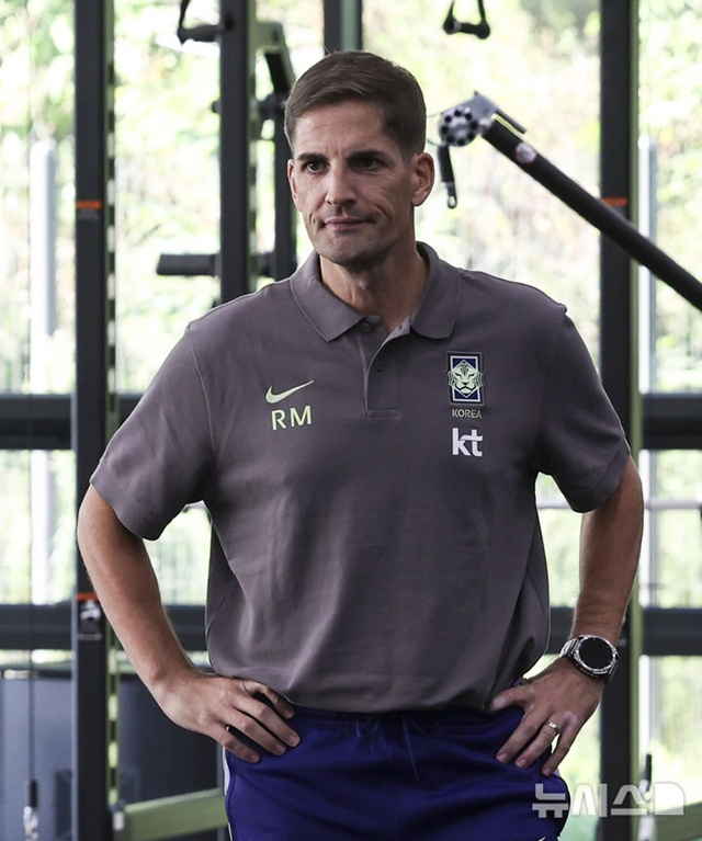 Huấn luyện viên Robert Moreno. /Ảnh=NEWSIS cung cấp