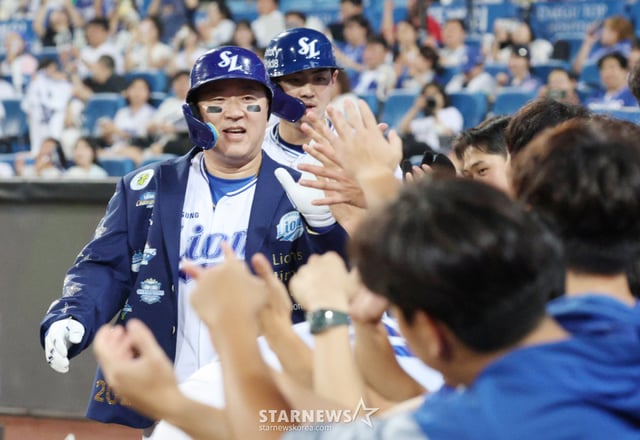 방출의 아픔을 딛고 KBO의 살아 있는 전설로 활약 중인 삼성 라이온즈 최형우(왼쪽). /사진=김진경 대기자