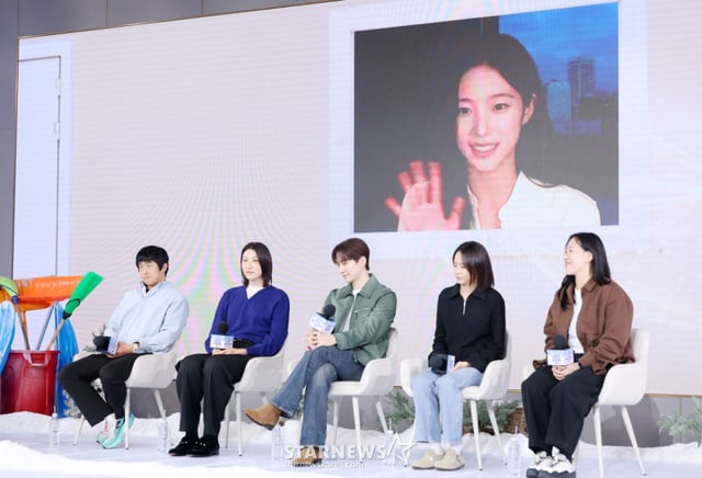 방송인 기안84, 김연경, 배우 이준호, 이소민 PD, 김지현 PD, 르세라핌 카즈하(화상)가 22일 서울 마포구 호텔 나루 엠갤러리에서 진행된 넷플릭스 예능 '대환장 기안장 시즌2' 제작발표회에 참석해 질의응답을 하고 있다./2026.09.22 /사진=김휘선 hwijpg@