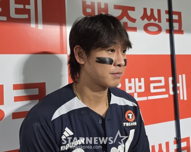 22일 키움 히어로즈전을 마치고 인터뷰를 하고 있는 박찬호. /사진=박수진 기자