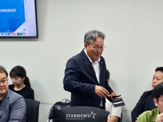 손명수 국회의원, 사진촬영 후 떠났다