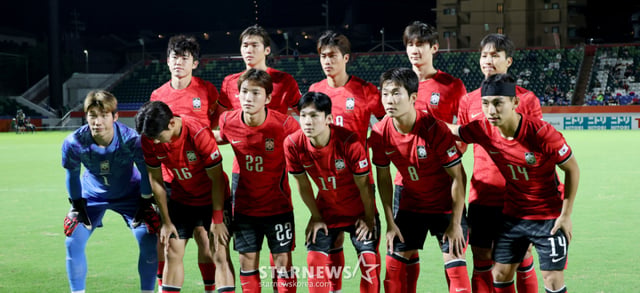 축구대표팀 베스트11 선수들이 22일 파로마 미즈호 럭비 스타디움에서 열리는 2026 아이치·나고야 아시안게임 축구 D조 한국과 사우디아라비아 경기를 앞두고 기념촬영을 하고 있다. 2026.09.22. 축구대표팀 베스트11 선수들이 22일 파로마 미즈호 럭비 스타디움에서 열리는 2026 아이치·나고야 아시안게임 축구 D조 한국과 사우디아라비아 경기를 앞두고 기념촬영을 하고 있다. 2026.09.22. /사진=강영조 cameratalks@