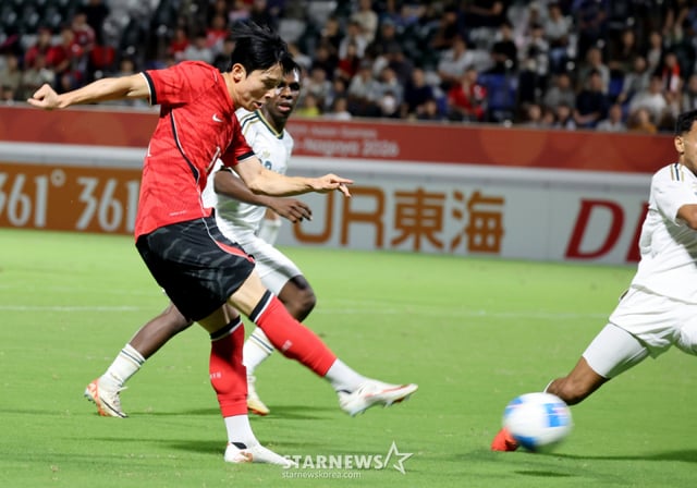 축구대표팀 양민혁이 22일 파로마 미즈호 럭비 스타디움에서 열리는 2026 아이치·나고야 아시안게임 축구 D조 한국과 사우디아라비아 경기 전반 강력한 슈팅을 시도하고 있다. 2026.09.22. 축구대표팀 양민혁이 22일 파로마 미즈호 럭비 스타디움에서 열리는 2026 아이치·나고야 아시안게임 축구 D조 한국과 사우디아라비아 경기 전반 강력한 슈팅을 시도하고 있다. 2026.09.22. /사진=강영조 cameratalks@